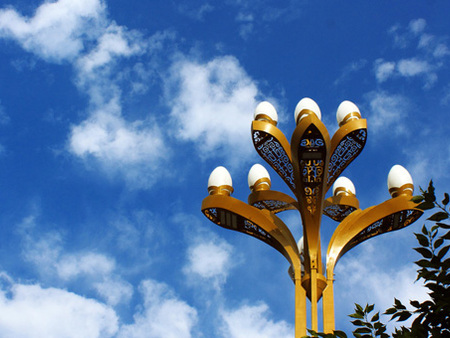 太陽能路燈優(yōu)勢(shì)節(jié)約能源改善環(huán)境